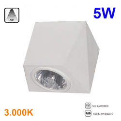 Foco de superficie LED para pared, Serie LC1492, armazón de aluminio en acabado blanco, 5W 400lm 3.000K 60º de apertura.