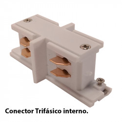 Conector trifásico interno, en acabado blanco.