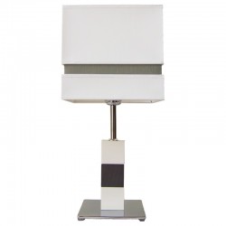 Lámpara de sobremesa moderno, estructura metálica en acabado cromo brillo, con elementos de  madera lacada en blanco.