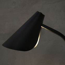 Lámpara Pie de Salón moderno, Serie Lisboa, estructura metálica en acabado negro arenado, 1 luz.