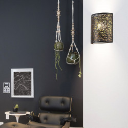 Aplique de pared moderno, Serie Grasse, estructura metálica en acabado exterior negro, interior en acabado oro mate, 1 luz.