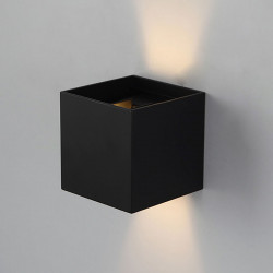Aplique de pared para exterior, Serie Black Cube, estructura metálica en acabado negro, iluminación LED integrada, 6W