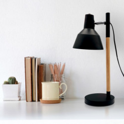 Lámpara Flexo moderno, Serie Basil, de color negro/haya. Realizado en metal y madera.
