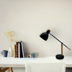 Lámpara Flexo moderno, Serie Biel, de color negro/haya. Realizado en metal y madera