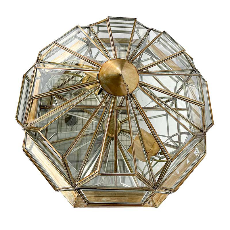 La lámpara plafón granadino de la colección Torre es una pieza de iluminación elegante y versátil.